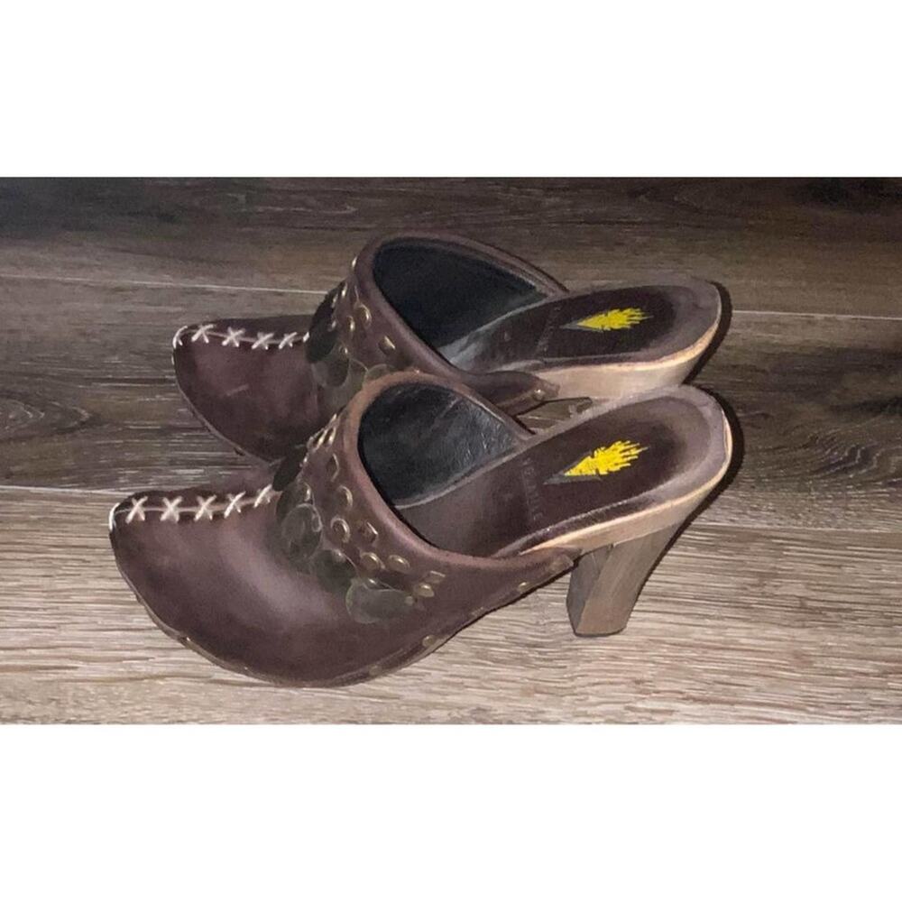 Volatile Women's Heeled Clogs - Picture 10 of 16